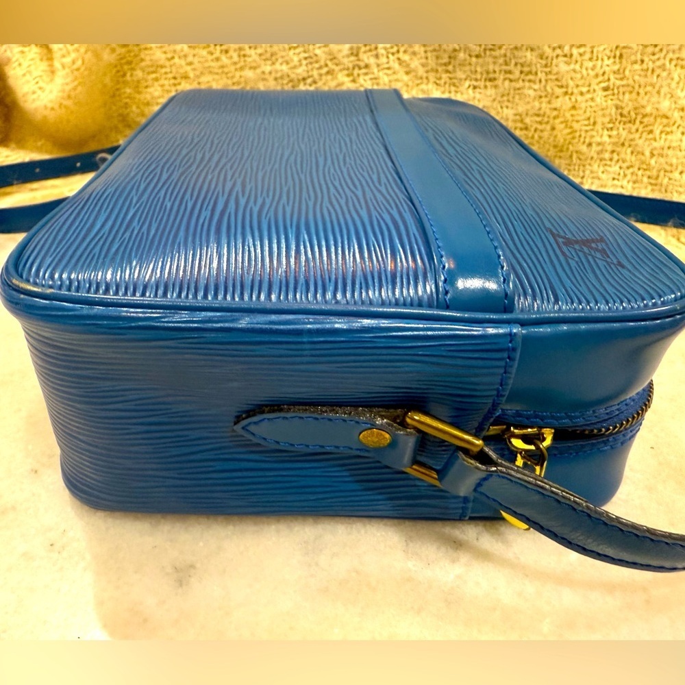 Louis Vuitton EPI Tocadaro Crossbody with matching Elise Wallet - Picture 4 of 16